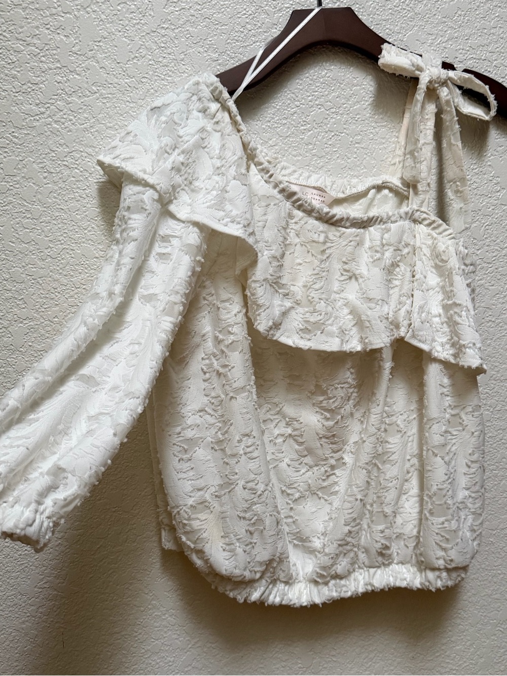 LC Lauren Conrad White One Shoulder Ruffle Blouse Medium Textured Floral